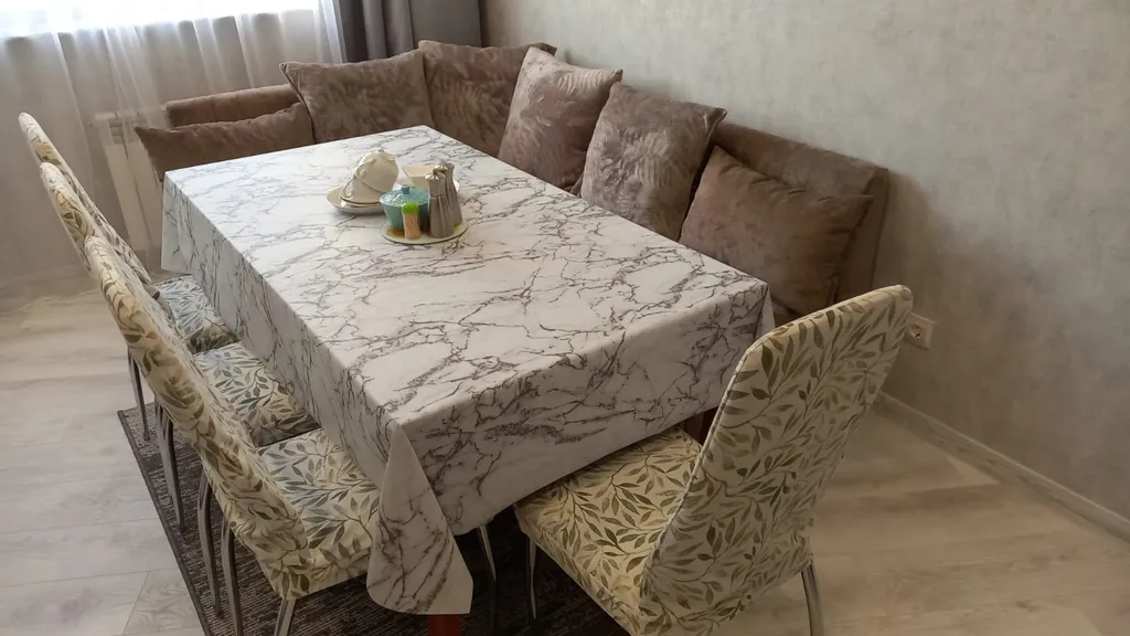 Квартира с магистральным фильтром, кухней-столовой и уютной спальней