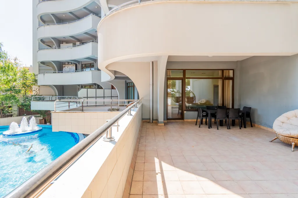 Квартира с двумя мастер-спальнями на первой береговой линии