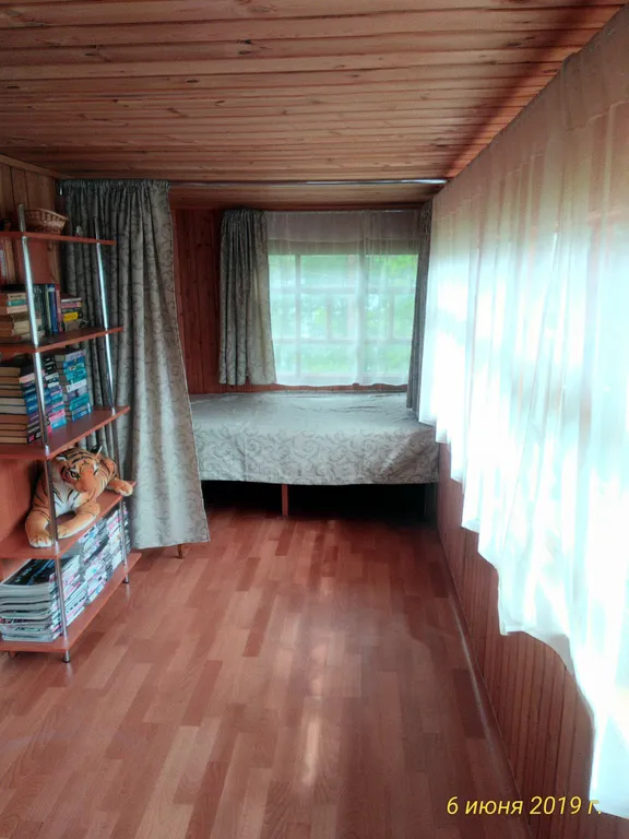 Дом на берегу с баней и лодкой