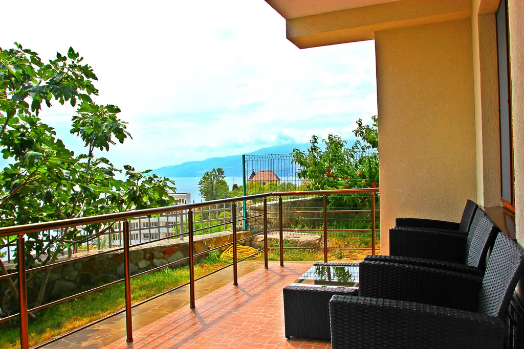 Дом с бассейном