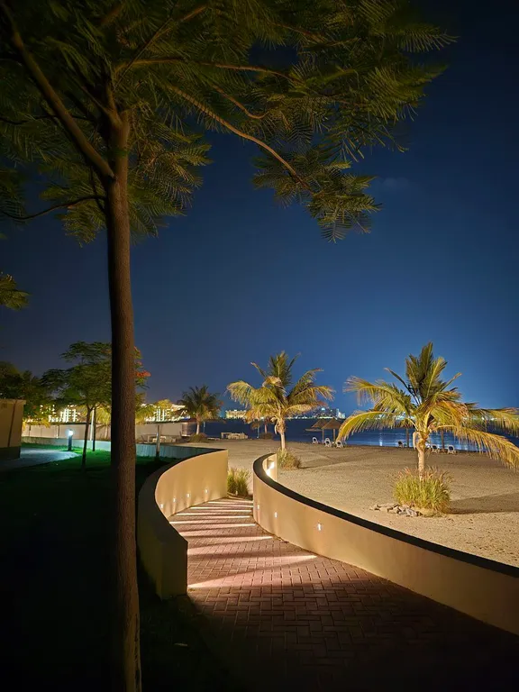 Апартаменты с частным пляжем и видом на сад на острове Марджан