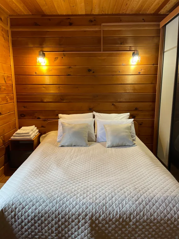 Уютный коттедж с камином