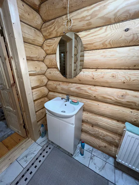 Большой коттедж на побережье озера Тосканка