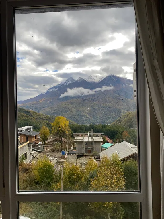 Двухуровневая студия с видом на горы