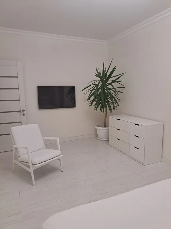 Две изолированные спальни с видом на горы в центре Ялты.