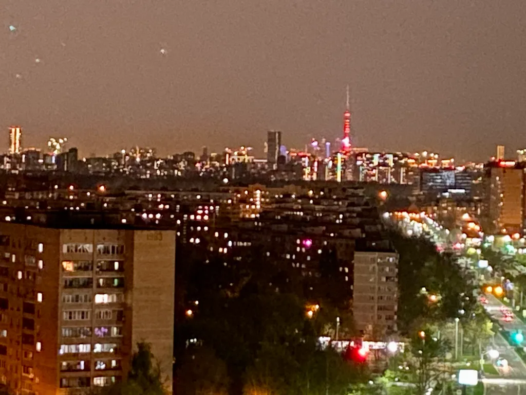 Встречайте рассветы в дизайнерской квартире с видом на Останкино.