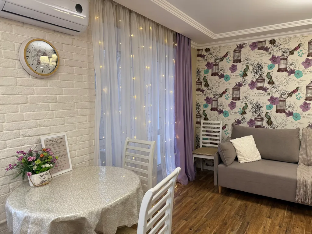 Квартира с балконом в лес