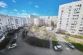 Внутренний двор, парковка и детская площадка.