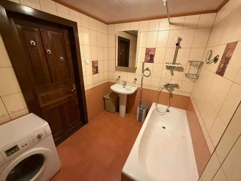 Уютная просторная квартира на 1 этаже частного дома с видом на горы