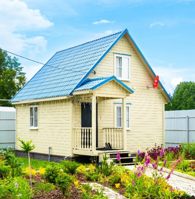 Двухэтажный домик в тихой деревне вблизи леса и озера, сауна в доме, сад