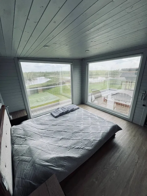 Уютный дом с видом на реку