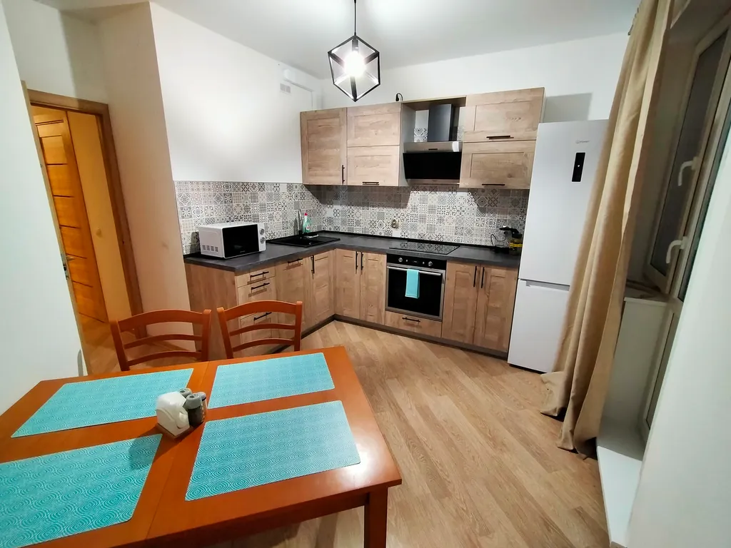 Квартира с панорамным балконом.
Хрустальный 19 этаж "День и Ночь"