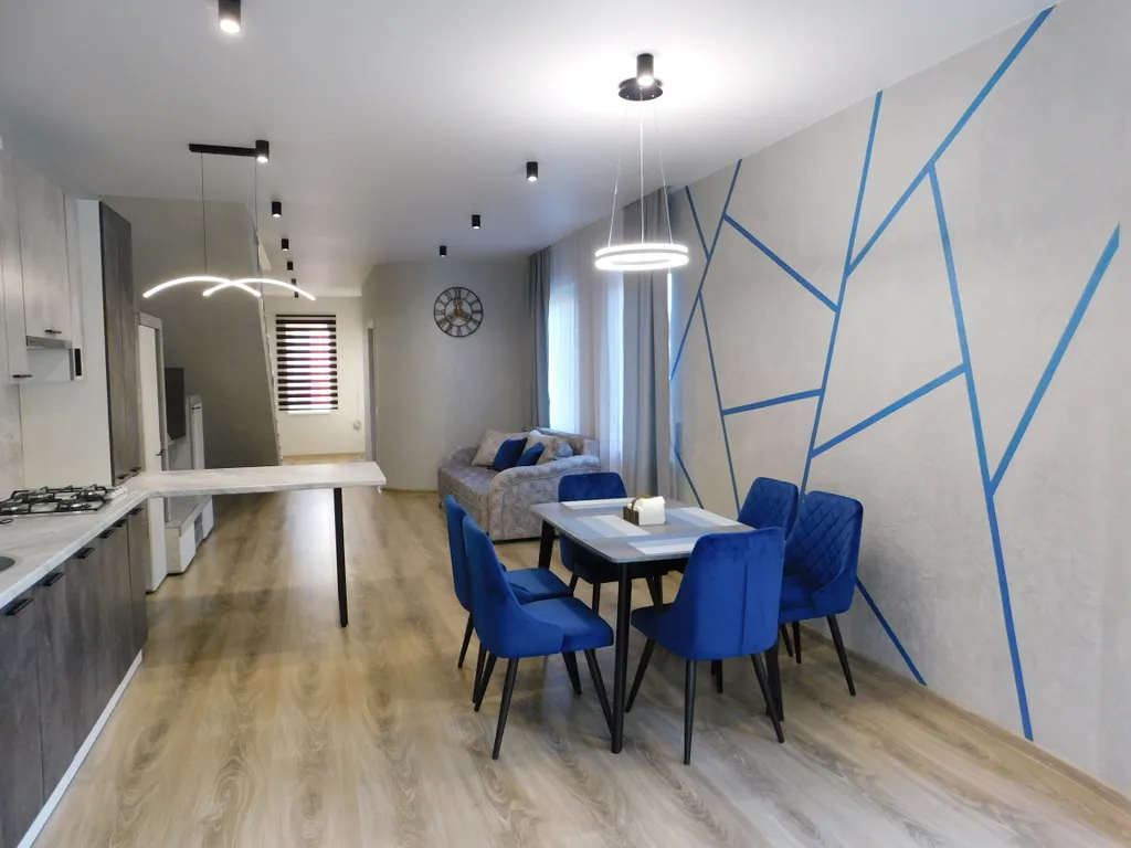 Двух этажный дом, в тихом районе