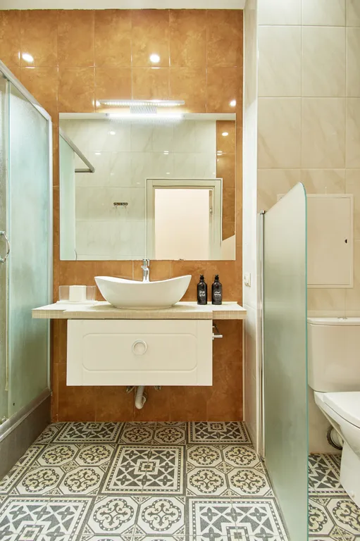 2-комнатная квартира в новом доме, рядом море и рынок