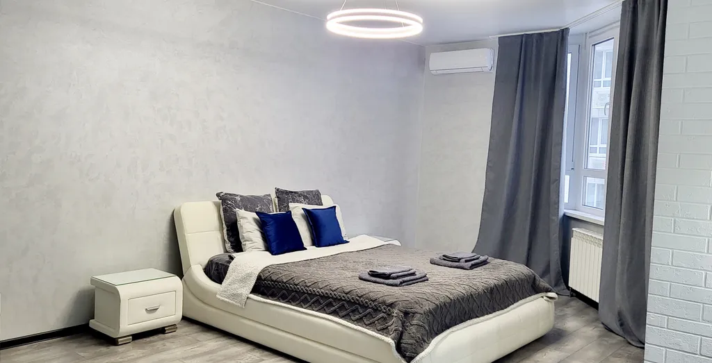 Новая, просторная квартира-студия — аренда посуточно в Белгород