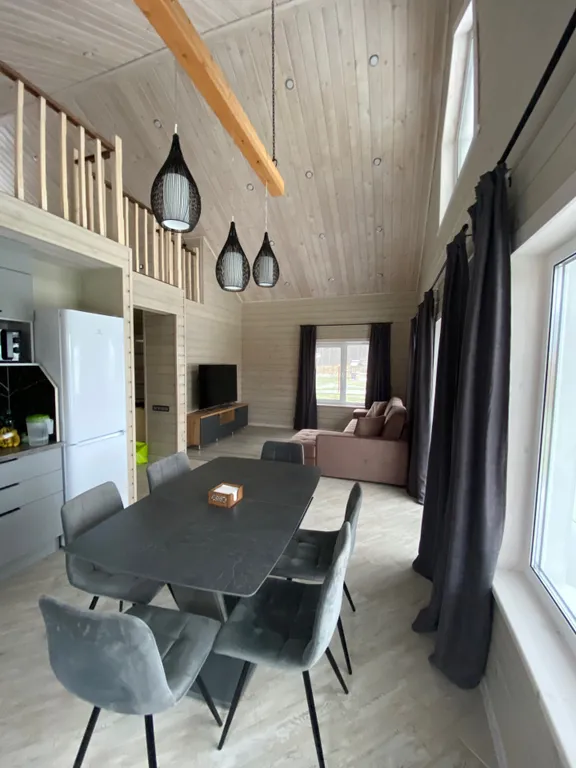 Уютный дом с бассейном на природе