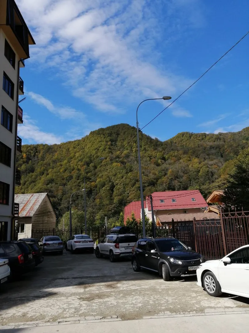 Парковочные места во дворе дома
