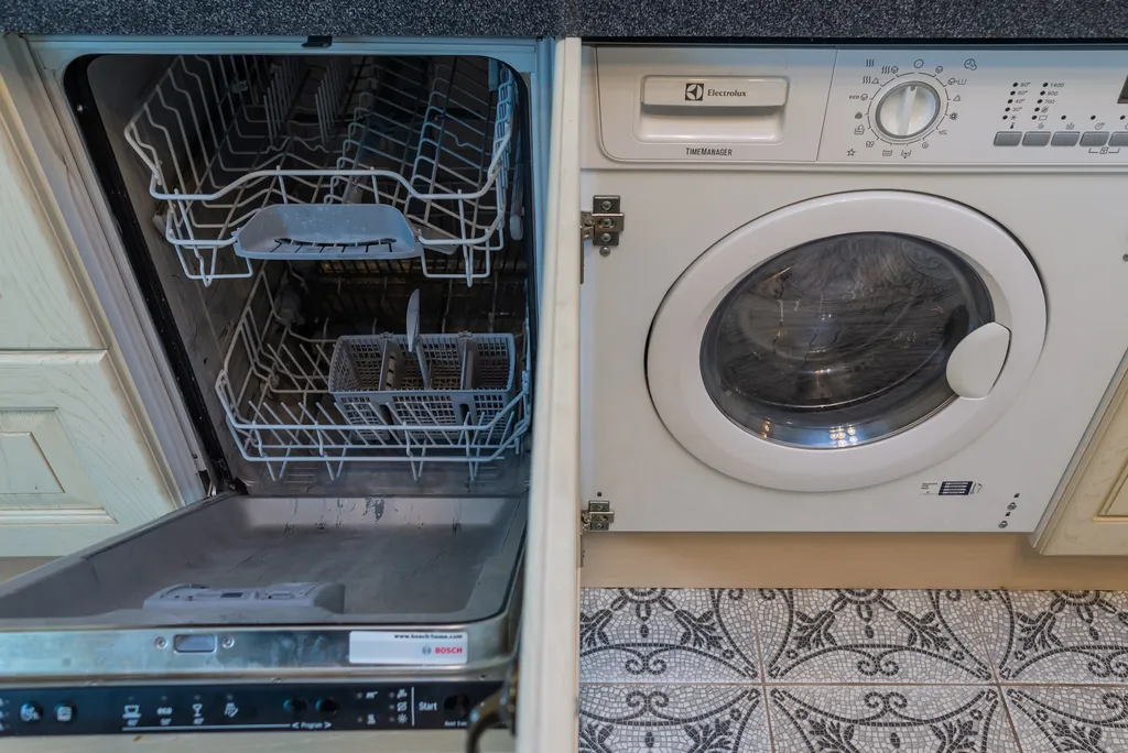 Уютная двухкомнатная квартира рядом с метро и видом на набережную