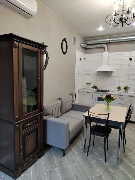 Дом в центре города рядом с набережной