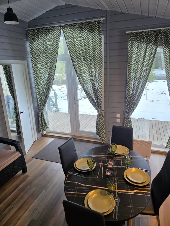 Дом Безмятежный на заливе реки Нерль с видом на лес