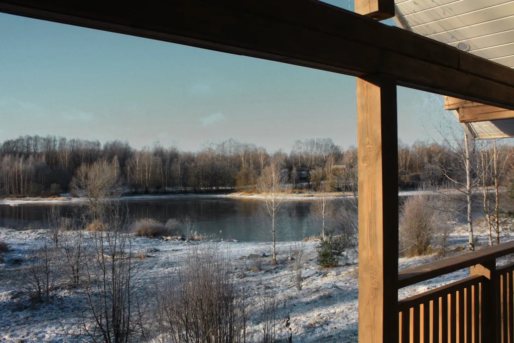 Дом с сауной на берегу реки