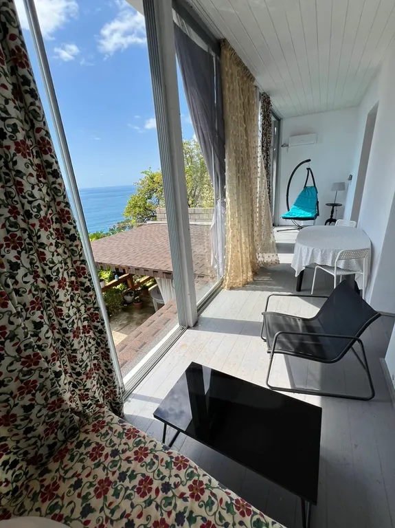 Уютный домик с видом на море