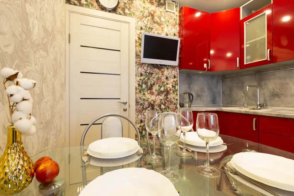 Рядом живописный пруд для зимних прогулок