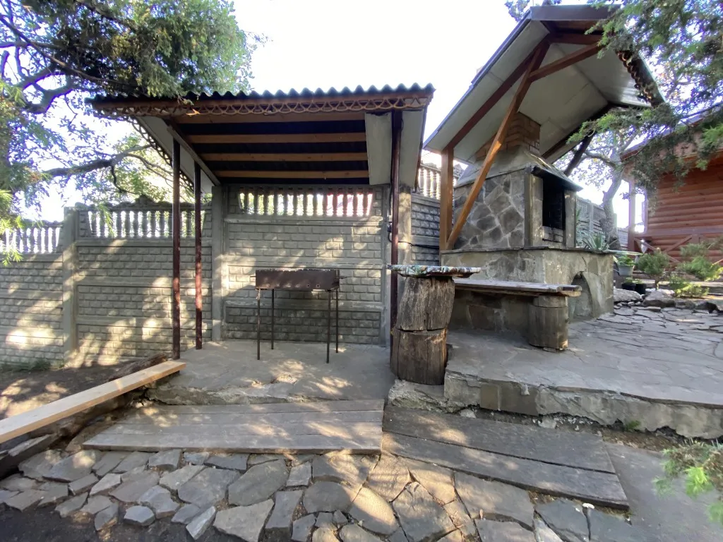 Сруб в Ялте c бассейном и сауной