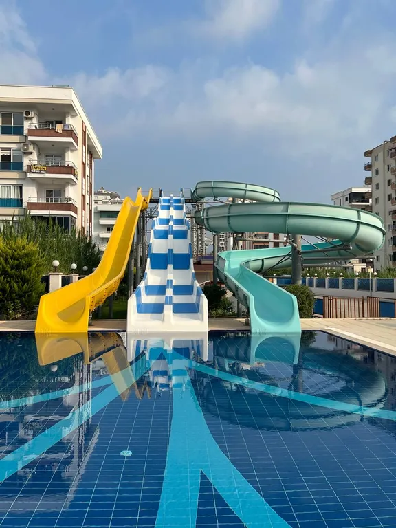 Квартира на Средиземном море с бассейном и горками 4