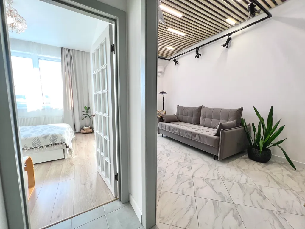 Солнечная квартира у озера рядом с новой набережной