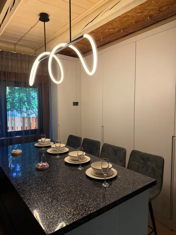 Vip дом с четырьмя спальнями и кухней