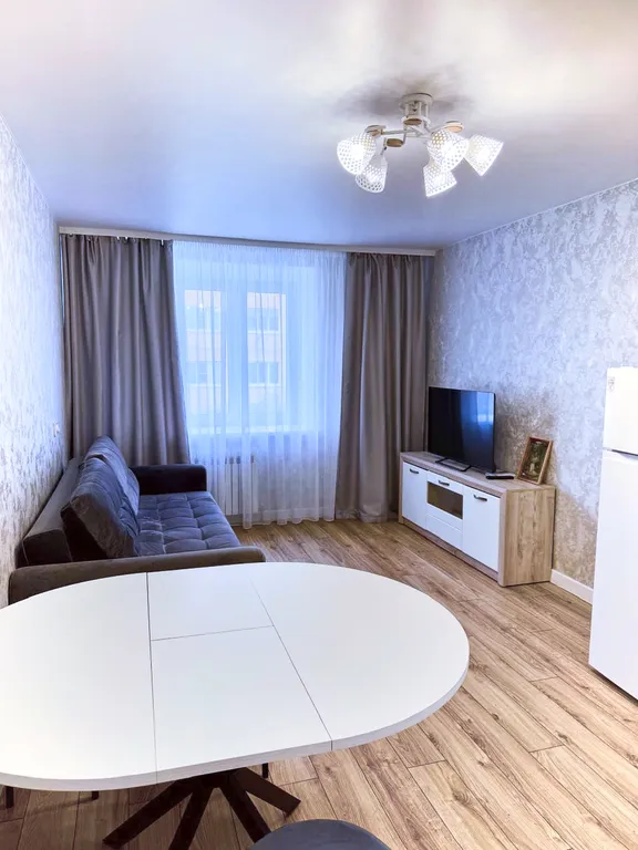 Современная квартира с большой кухней-гостиной