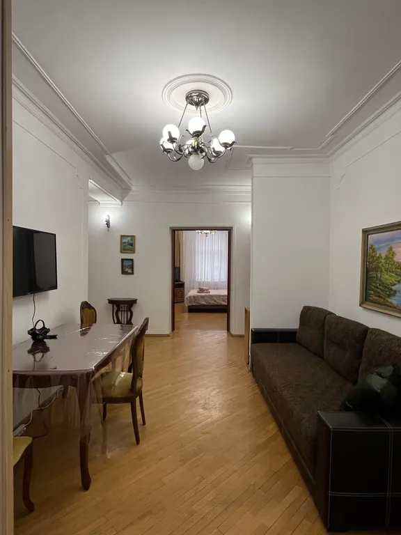 Квартира в центре Владикавказа с высокими потолками — аренда посуточно в Владикавказ