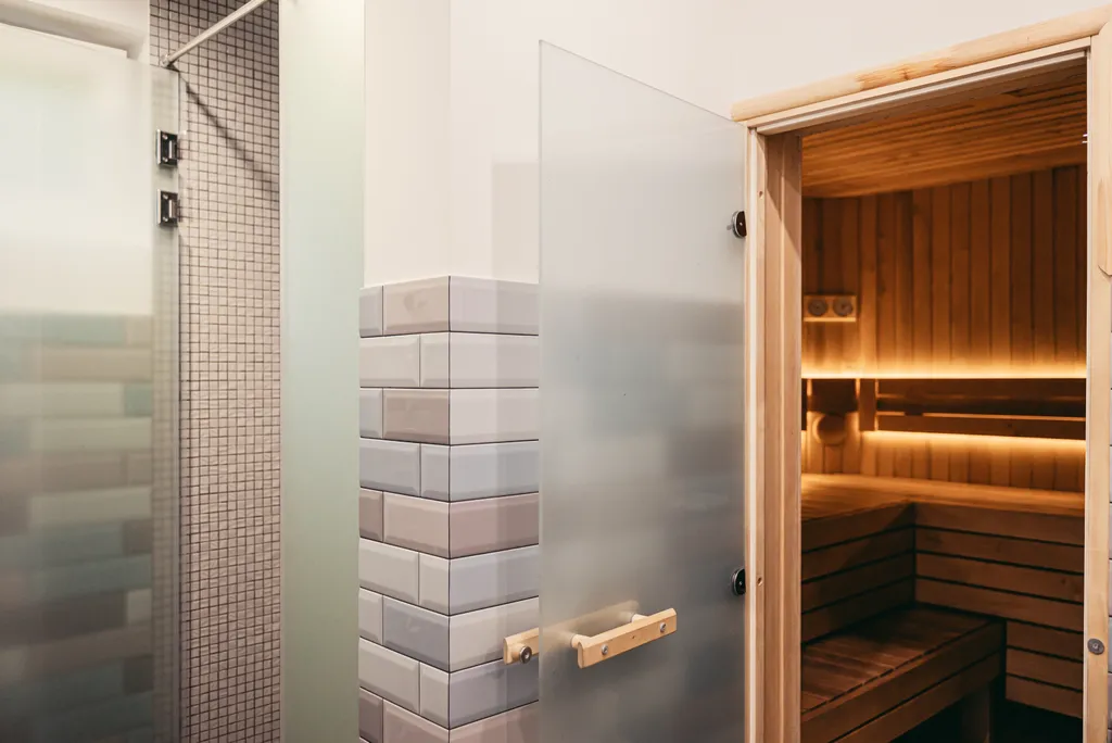 Дом с баней и купелью около Минского моря