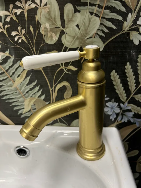 Студия с видом на город