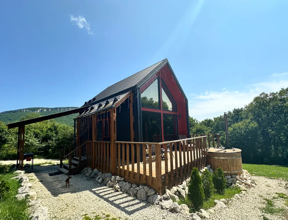 Барнхаус White