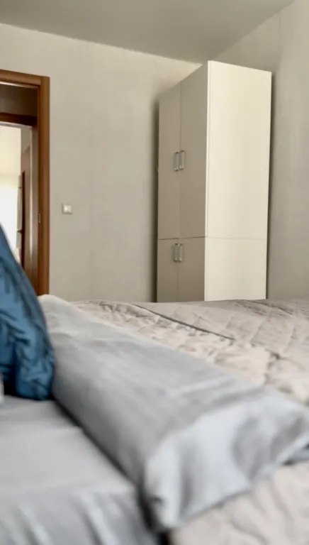 Уютная евротрешка с большой гостиной и двумя изолированными спальнями