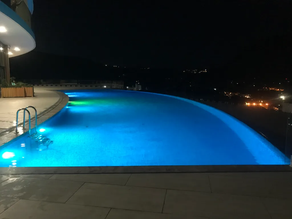 Апартамент в элитном ЖК с прямым панорамным видом на море и бассейном