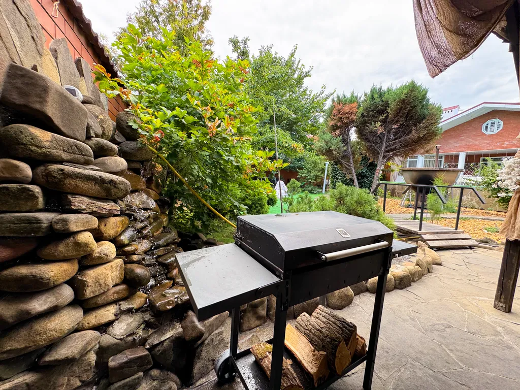 Дом с бассейном у парка Галицкого