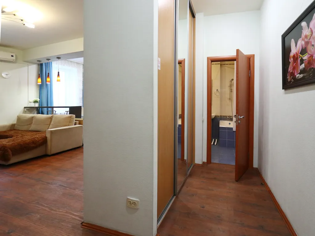 Уютная двухкомнатная квартира в центре с видом на Театральную Площадь