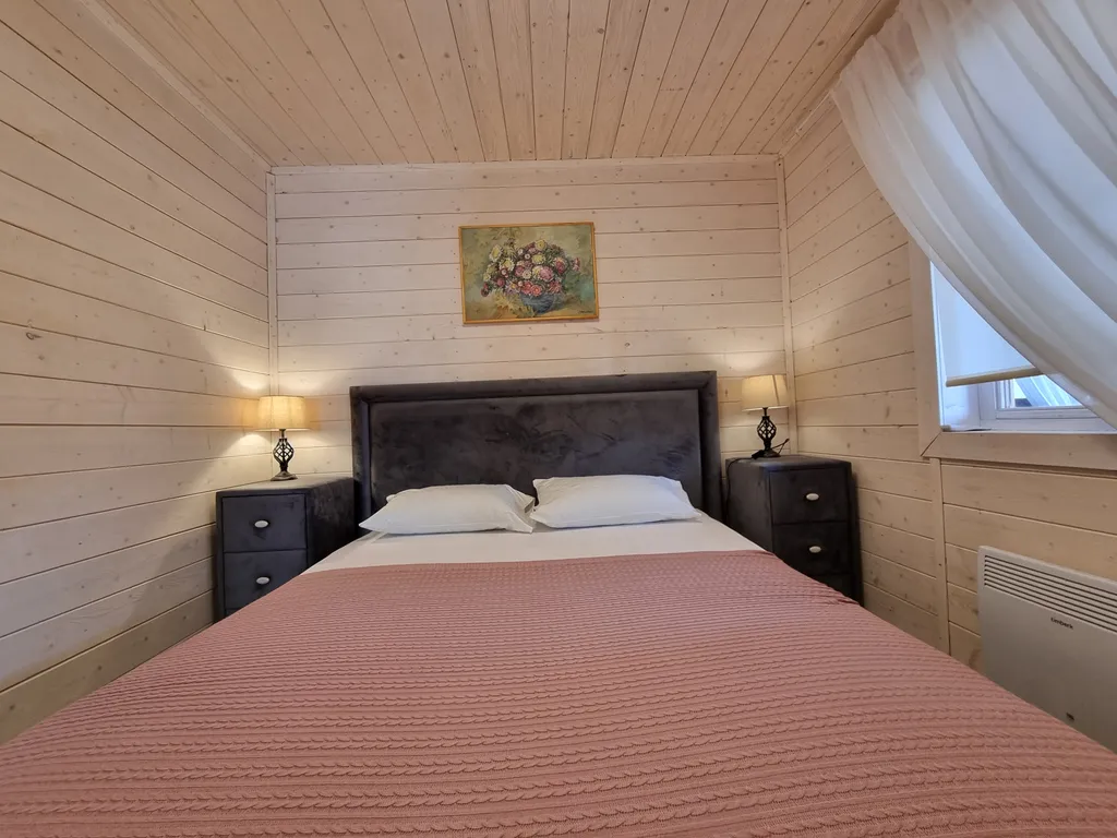 Деревянный дом в деревне дача фермера