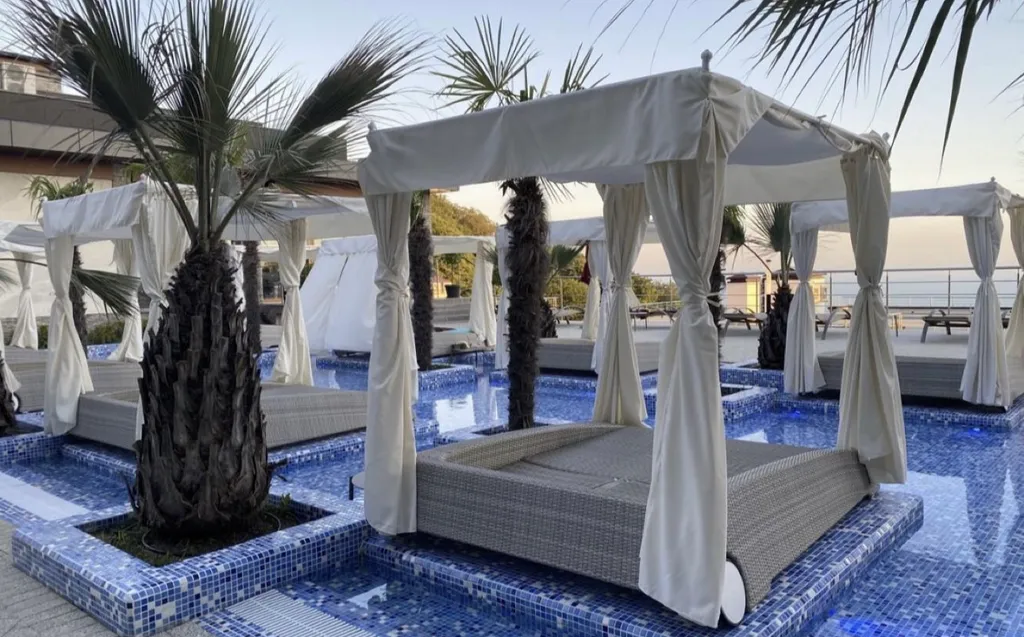 Апартамент с большой террасой