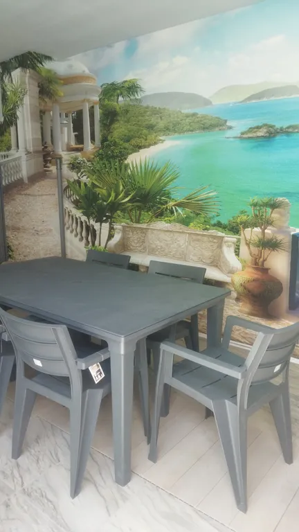 Дом с уютным двориком в тихом районе