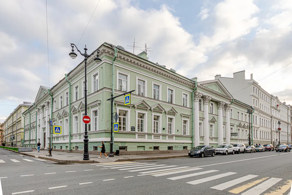 Квартира delux с 4 спальнями и парковкой у Эрмитажа