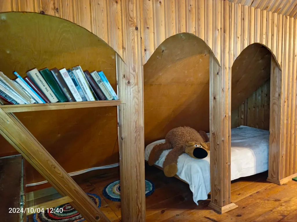 Просторный дом с баней в тихой деревушке у реки