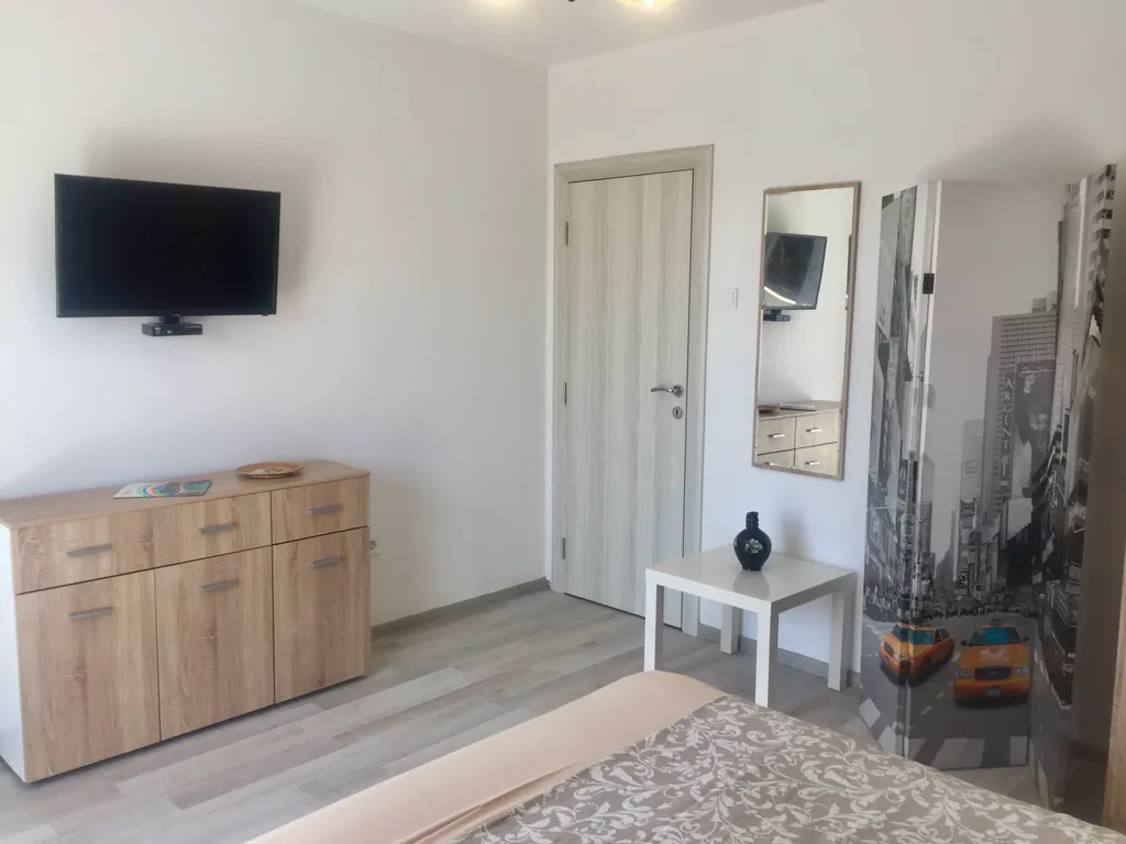 Апартаменты с отдельной спальней City и видом на горы