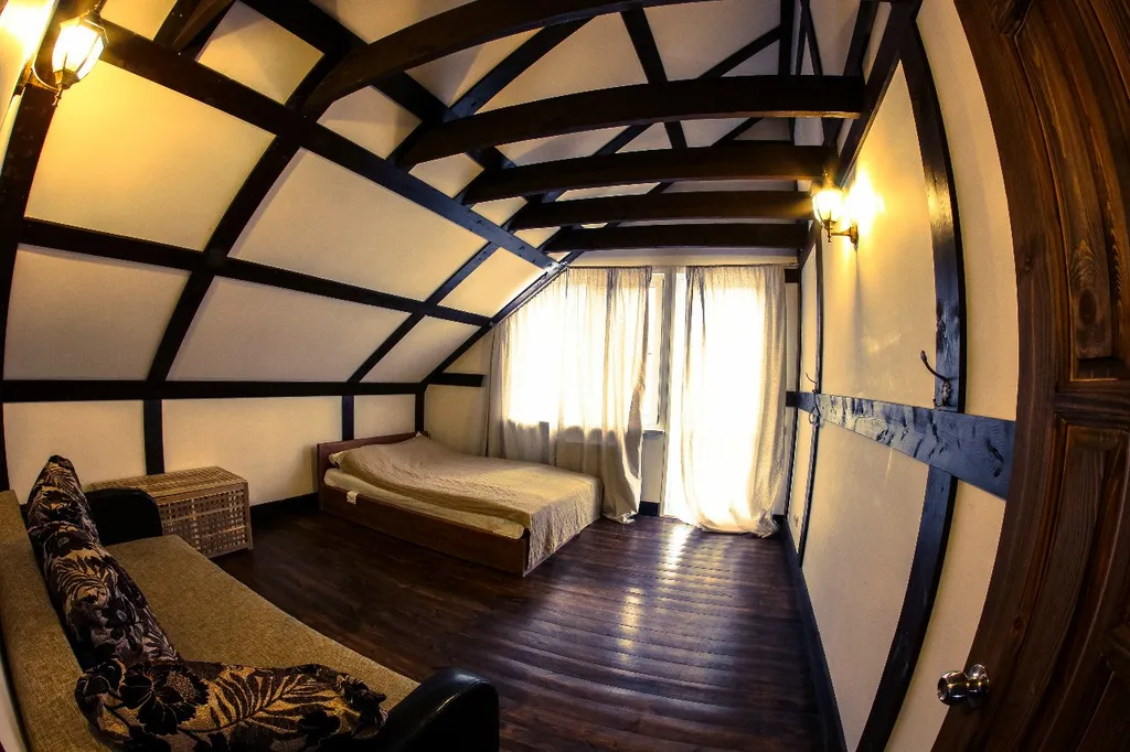 8-комнатный Дом