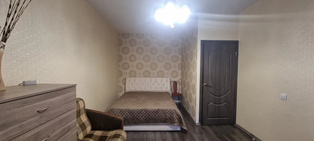 Большая однокомнатная, с большой кухней, у метро Дунайская