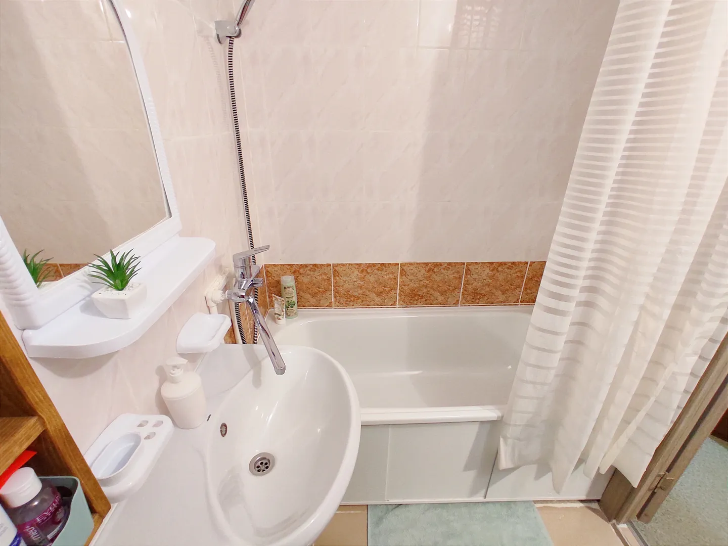Полноценная ванная может использоваться не только в целях гигиены, но и релаксации
