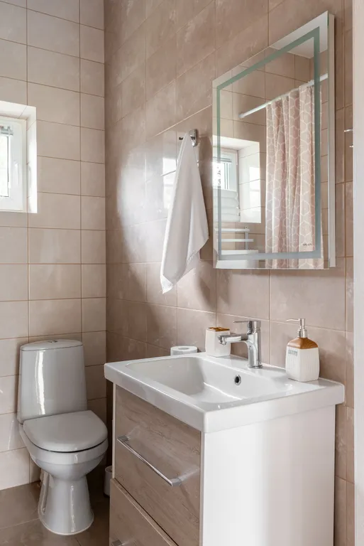 Уютный новый коттедж у озера